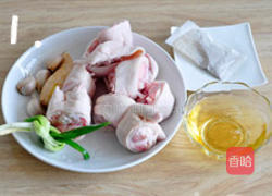 啤酒炖猪脚的做法图解1