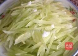 黄瓜炒肉片的做法图解1