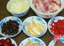 药膳养生鸡的做法图解1