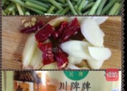 五花肉炒蒜薹的做法图解2