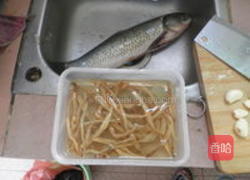 广式水煮草鱼的做法图解1