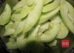 白瓜炒叉烧的做法图解1