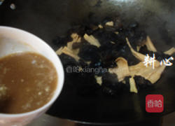 木耳腐竹炒虾仁的做法图解10