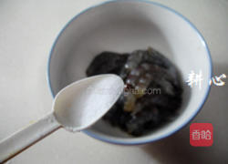 木耳腐竹炒虾仁的做法图解2