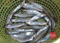 椒盐多春鱼的做法图解1