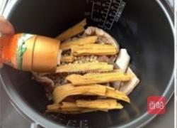 薏米腐竹煲猪肚的做法图解7