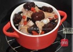 黑枣酒蒸鸡的做法图解2