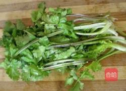 香菜炒笨鸡蛋的做法图解2