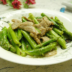 芦笋炒肉的做法[图]