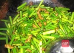 肉丝炒蒜薹的做法图解3