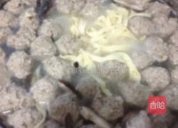 藕丁香菇肉丸汤的做法图解6