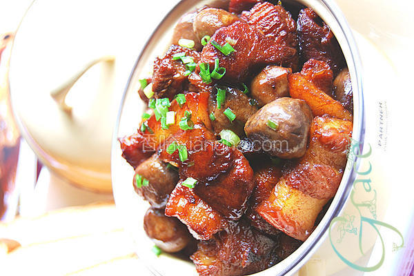 草菇烧肉