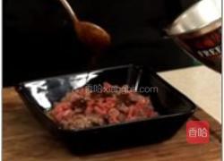 蜜汁鲍菇炒鱼榄的做法图解1