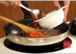 蜜汁鲍菇炒鱼榄的做法图解3