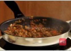 蜜汁鲍菇炒鱼榄的做法图解4