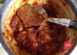 酱闷卷心菜和猪肉的做法图解1