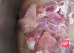 竹荪大骨萝卜汤的做法图解1