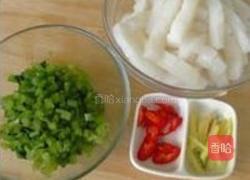 雪菜炒墨鱼的做法图解1