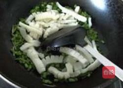 雪菜炒墨鱼的做法图解7