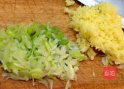 家常熏干炒芹菜的做法图解3