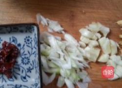 小海鱼干炒茄子的做法图解3