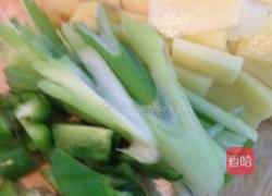 土豆炒蘑菇的做法图解1