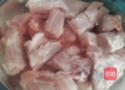 茄子烧排骨的做法图解1