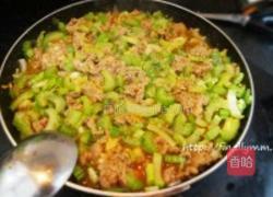 芹菜炒猪肉末的做法图解9