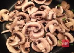 口蘑与白菜的做法图解2