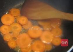 热炒红萝卜香菇的做法图解2