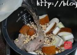 老黄瓜眉豆猪骨汤的做法图解3