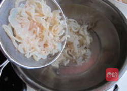 黑木耳拌海蜇丝的做法图解2