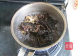 黑木耳拌海蜇丝的做法图解4