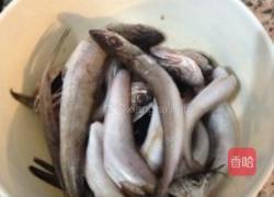 炸小鳕鱼的做法图解1