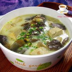 豆腐蘑菇炖鲫鱼的做法[图]