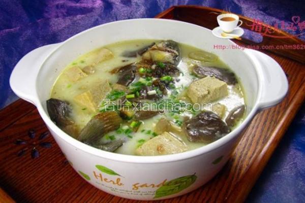 豆腐蘑菇炖鲫鱼
