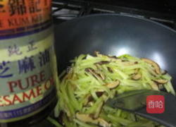 香菇炒西芹的做法图解6
