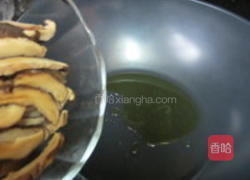 香菇炒西芹的做法图解2