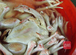 榛蘑炖小鸡的做法图解1