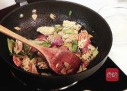 芹菜墨鱼丝的做法图解5