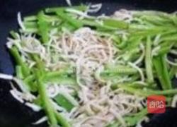 尖椒炒银鱼的做法图解3