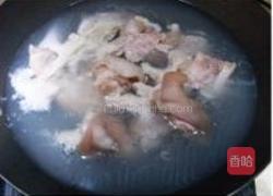 无花果蹄花汤的做法图解2