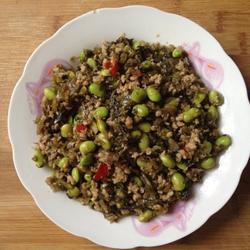 雪菜肉末烧毛豆的做法[图]