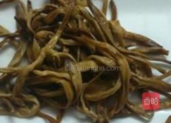 黄花菜鲜蛤汤卤面的做法图解1