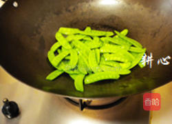 荷兰豆炒叉烧的做法图解5