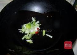 卷心菜炒猪耳丝的做法图解4