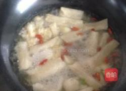 上汤竹荪西兰花的做法图解2