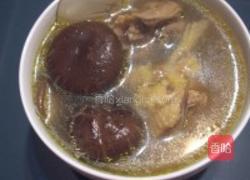 海底椰双菇母鸡汤的做法图解5