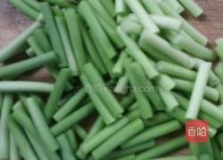 蒜薹炒鱼块的做法图解2
