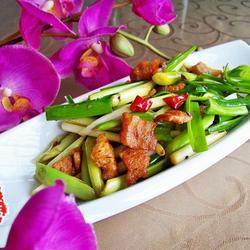 豆豉大蒜炒油渣的做法[图]